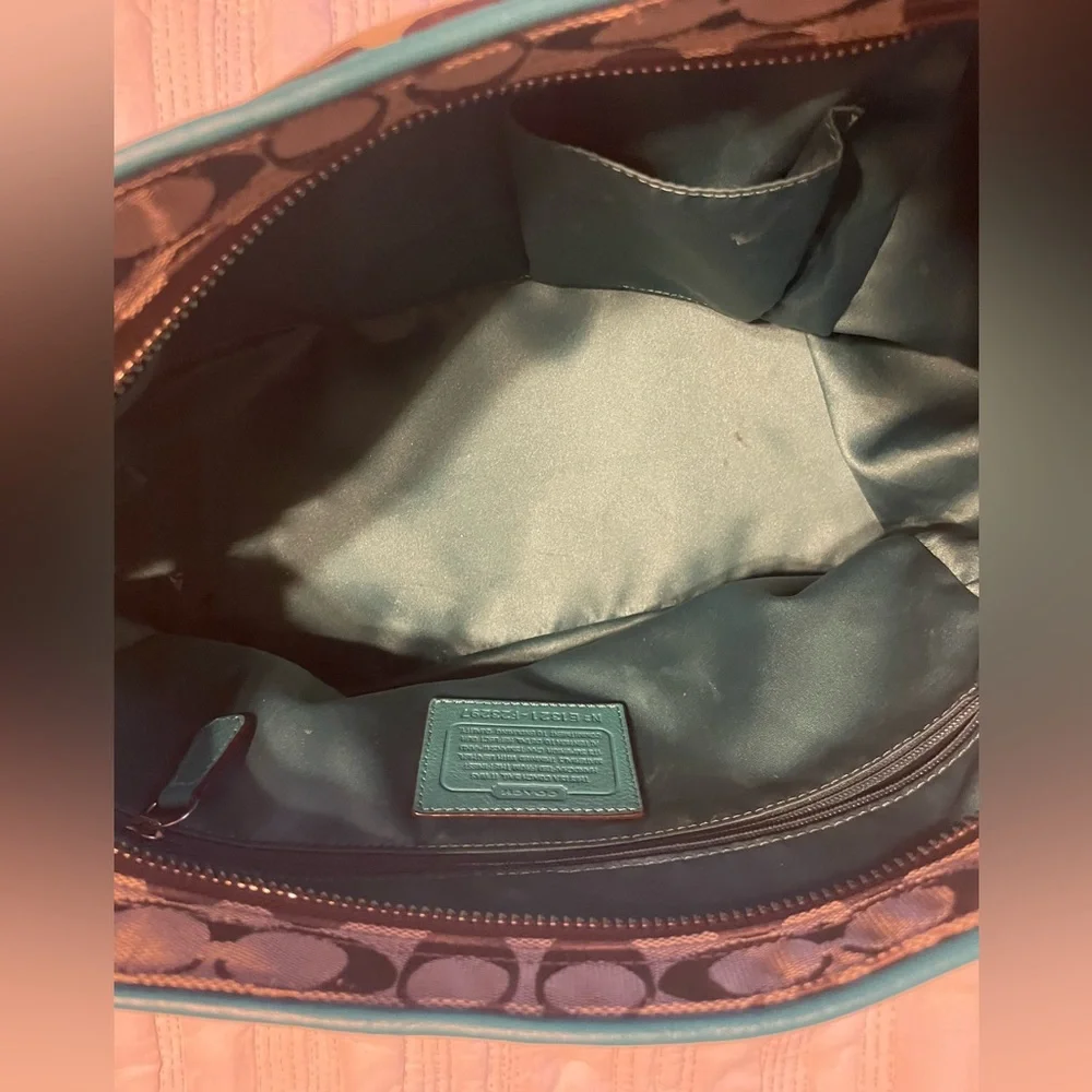 Medium Coach Handbag - Picture 4 of 9